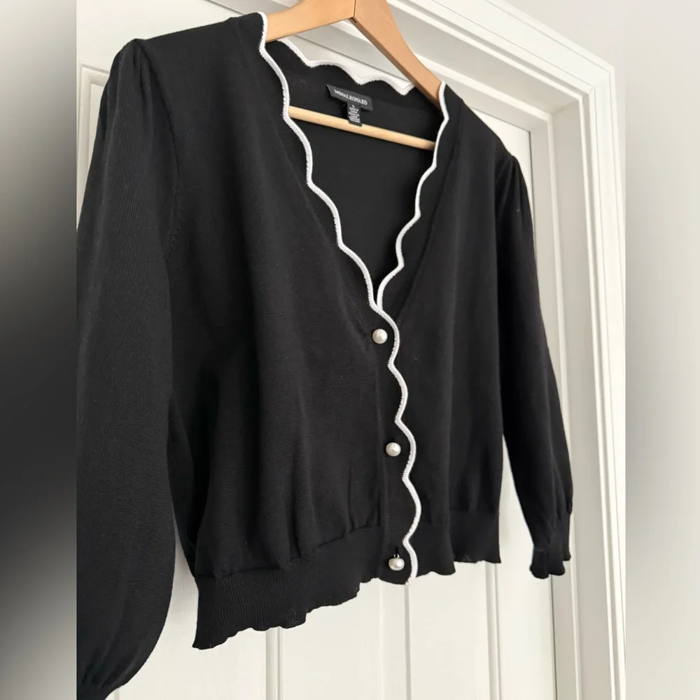 NWOT Scallop Trim Cardigan with Faux Pearls, Cap Sleeve - Picture 5 of 8